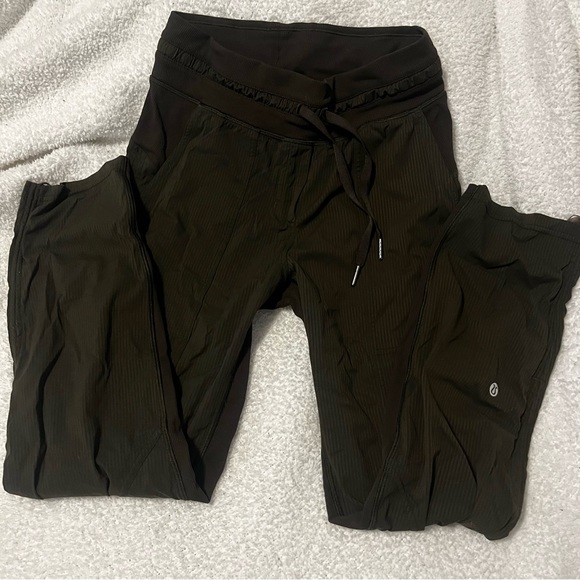 LULULEMON DANCE STUDIO CROP 25” DARK OLIVE SIZE 2 - Picture 7 of 10